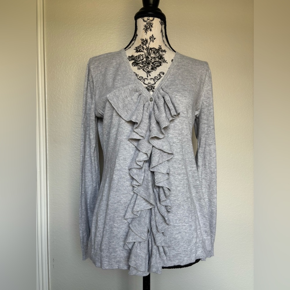 DKNYC Gray Ruffle Front Top - Picture 1 of 7